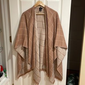 Modena mauve and white poncho